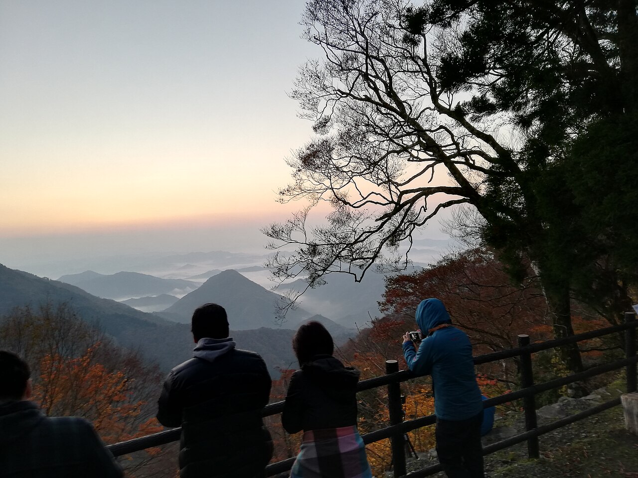 鬼嶽稲荷神社から望む大江山の雲海